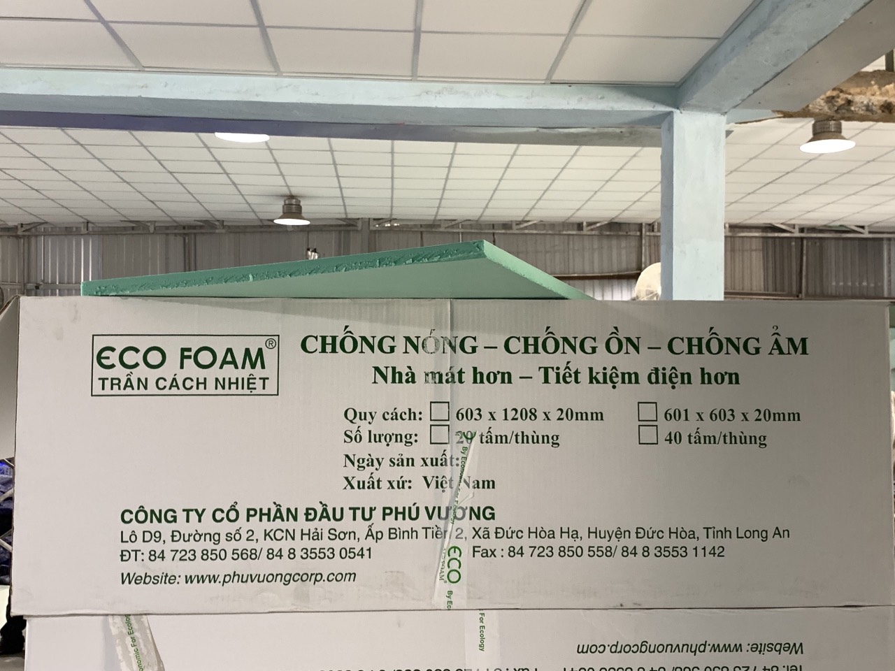 Nói về trần cách nhiệt, chống nóng mà chi phí tiết kiệm thì nhắc ngay đến trần thả thạch cao. Nhưng trên thị trường hiện nay, có rất nhiều loại trần cách nhiệt 