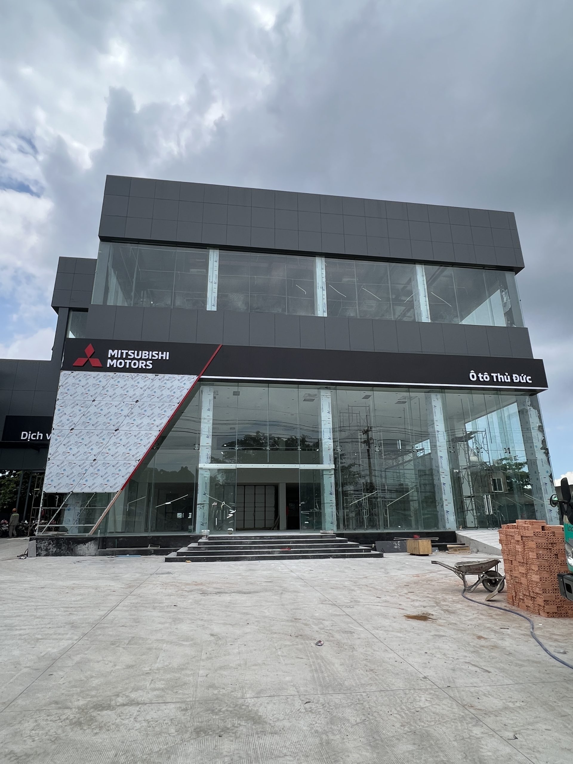 son-nuoc-dulux-cho-showroom, son-nuoc-cua-hang, son-tuong-ho-chi-minh, son-nuoc-van-phong,